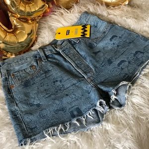 levis peanuts shorts